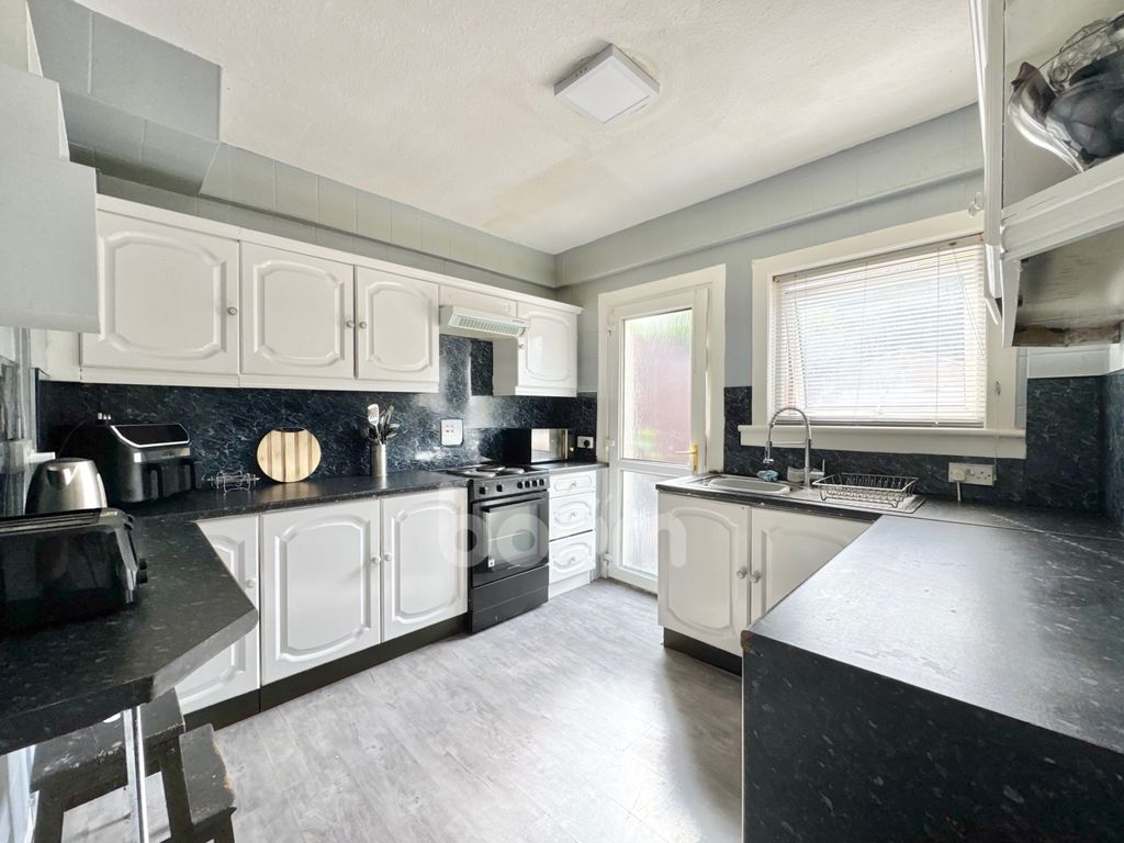 Property photo 3 of 20 Arran Drive, Johnstone Kitchen