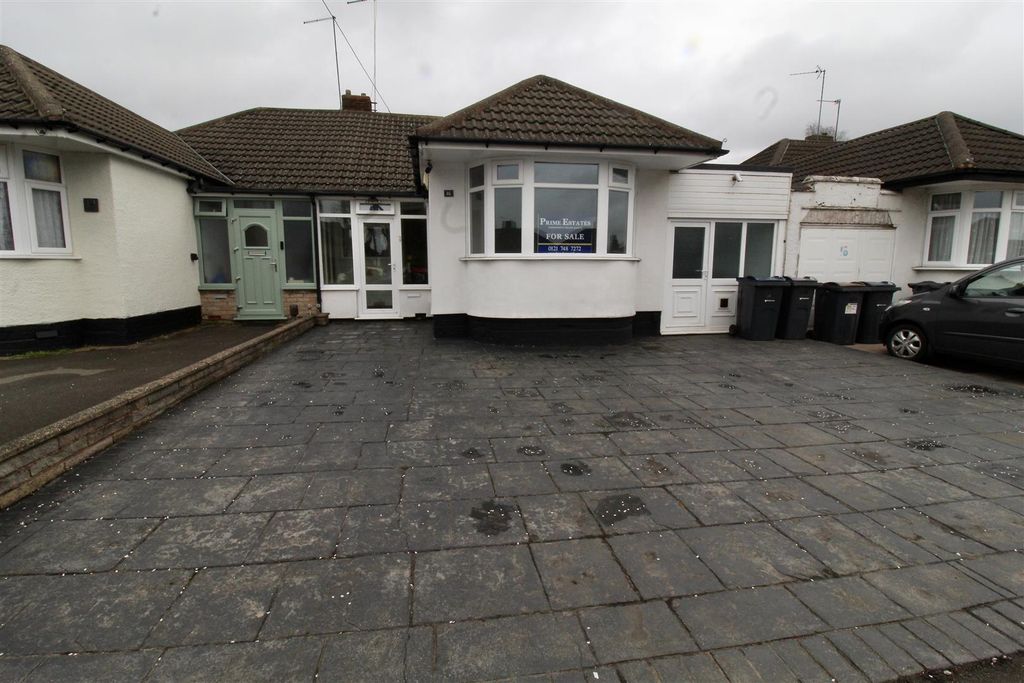Property photo 1 of 21 Front Garden/Driveway