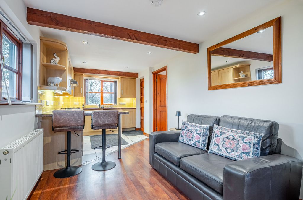 Property photo 3 of 7 1409403-5-698Aff6...