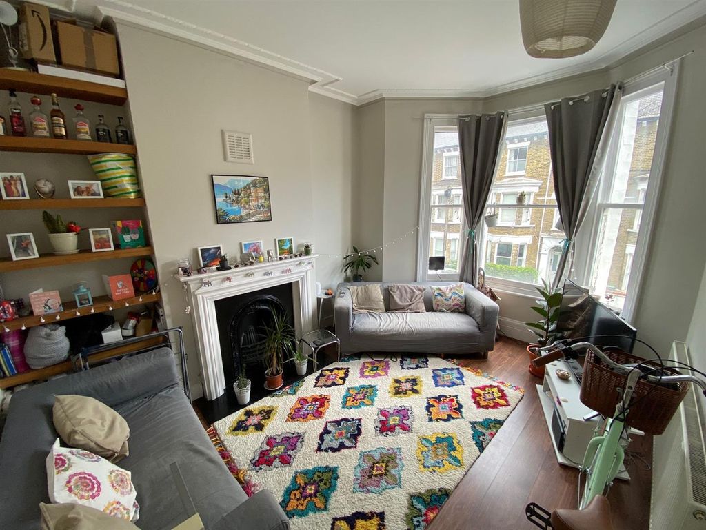 Property photo 1 of 11 Living Room