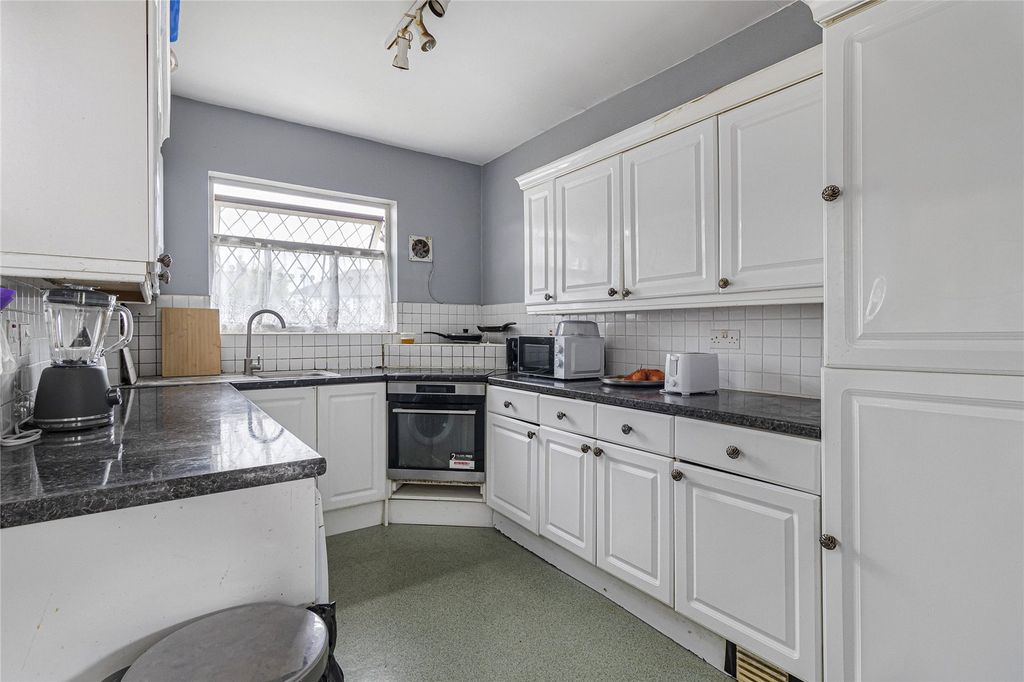 Property photo 3 of 16 Kitchen