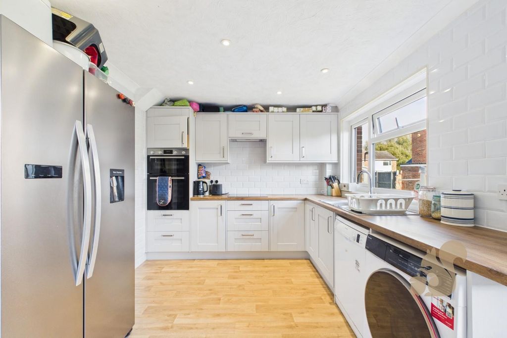 Property photo 2 of 21 Cam01659G0-Pr0632-Still018.Jpg