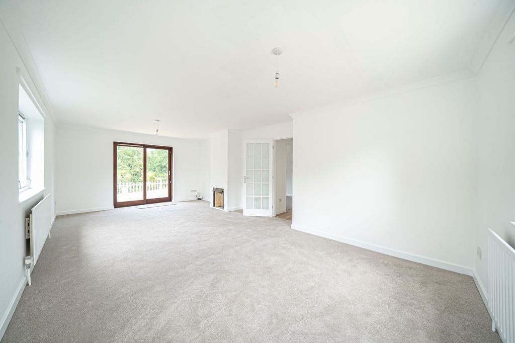 Property photo 3 of 19 Living/Dining Room