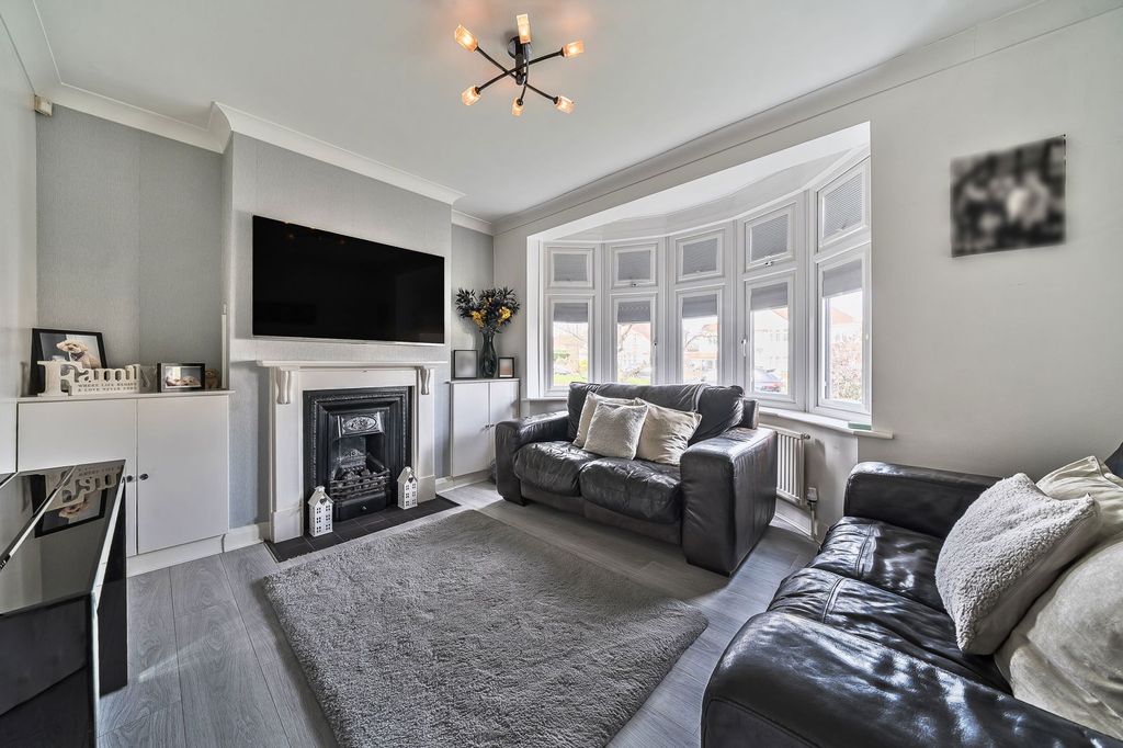 Property photo 2 of 21