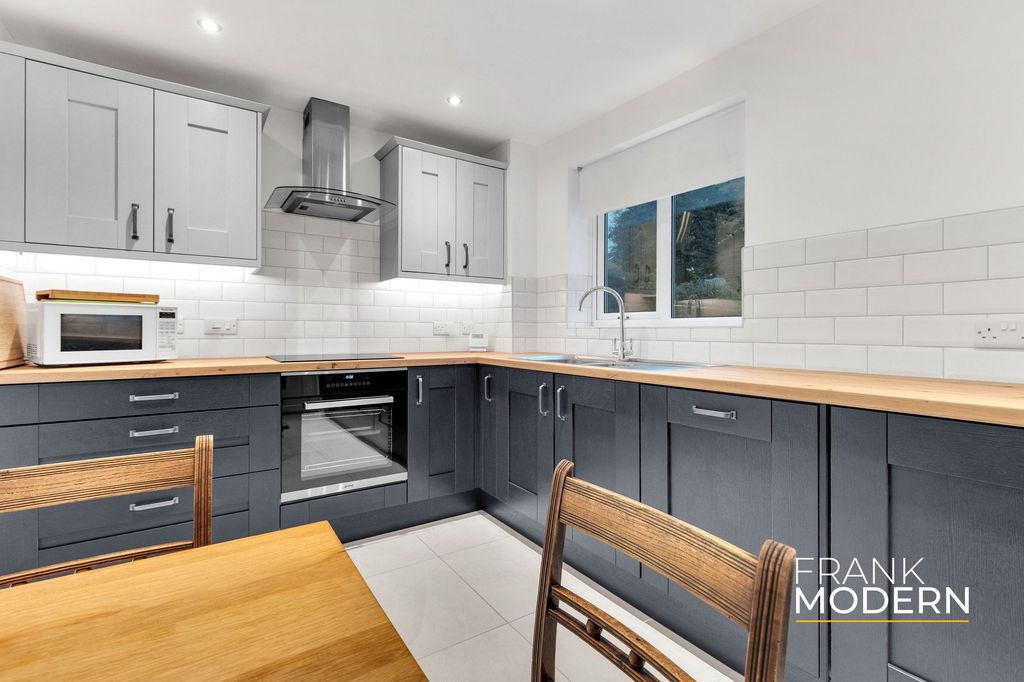 Property photo 3 of 43 Kitchen