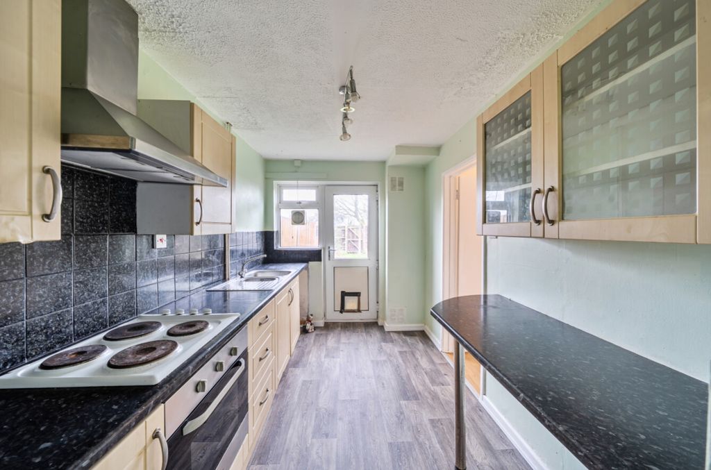 Property photo 2 of 18 1416102-8-698Ddde90174A