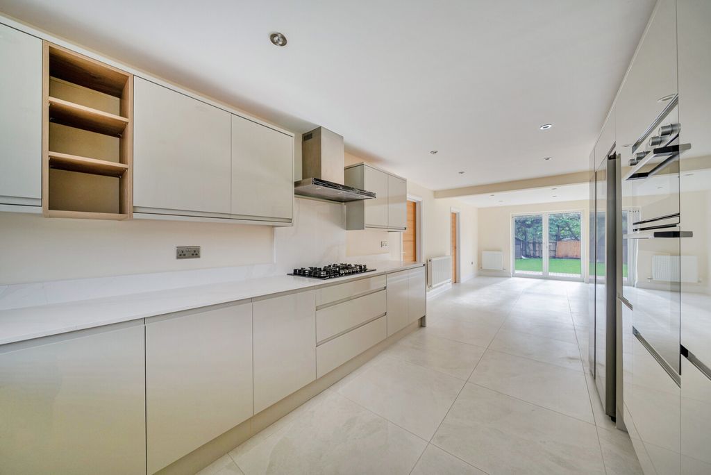 Property photo 2 of 24 1410178-8-698Db8F...