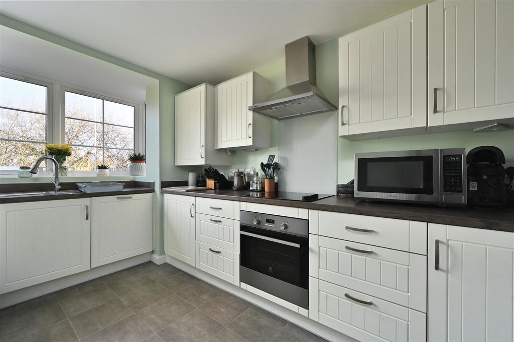 Property photo 2 of 35 Well-Wish-Drive-Tn40-2Fp (24).Jpg