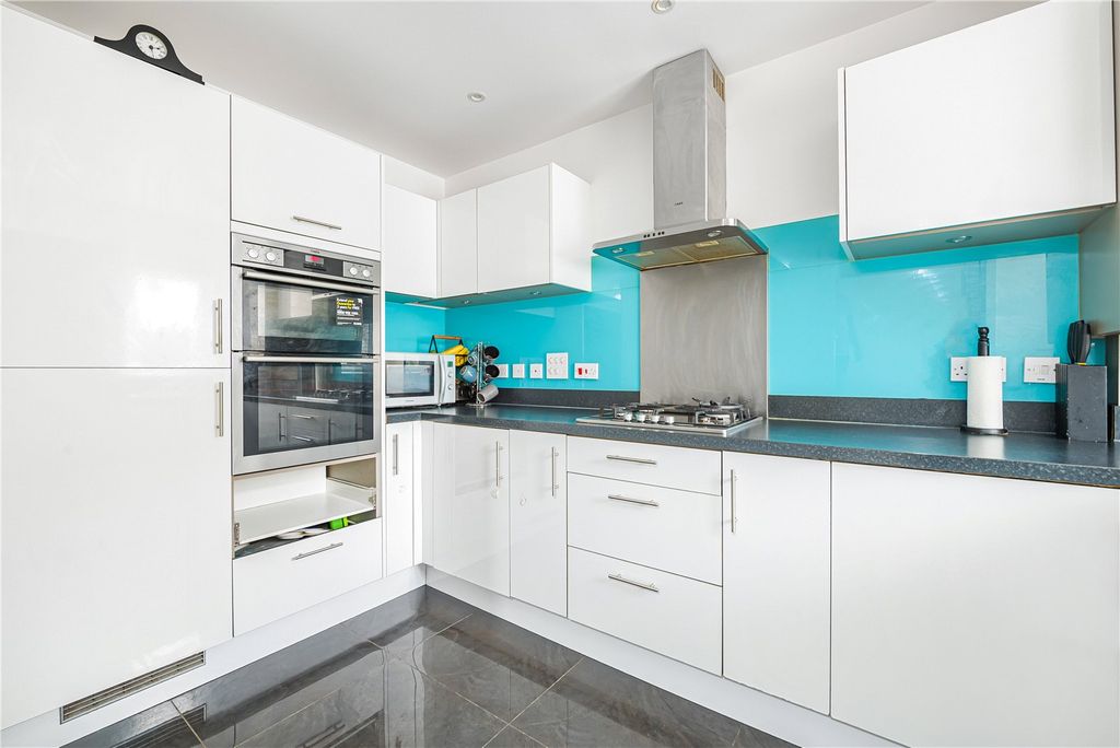 Property photo 2 of 25 Picture No. 15