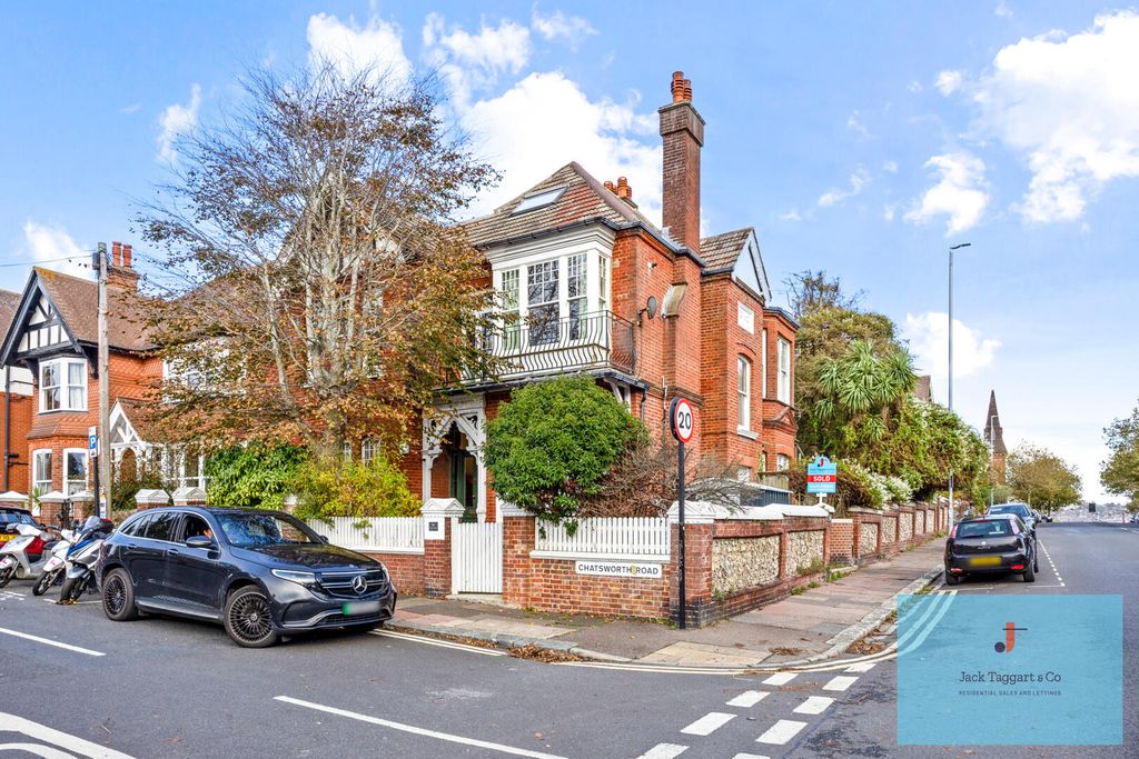 Property photo 2 of 20 Front (Exterior)