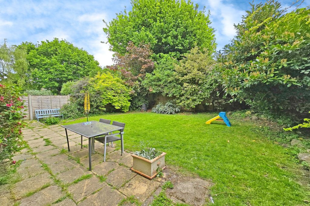Property photo 3 of 24 Garden