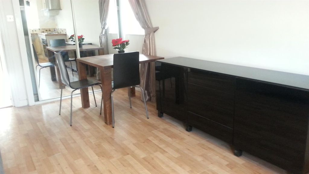 Property photo 2 of 8 Dining Area