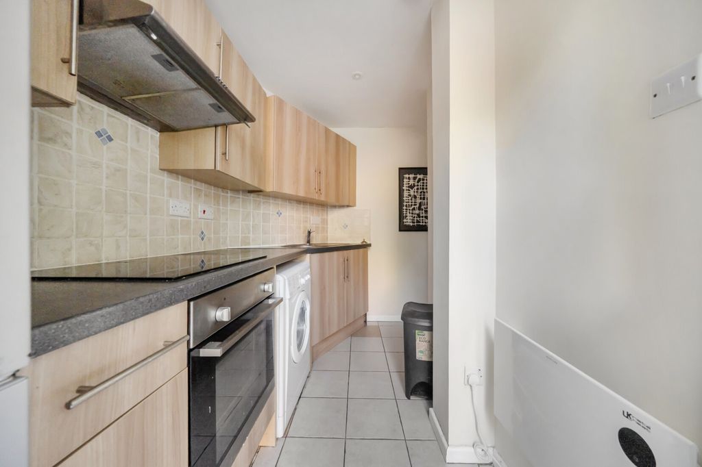 Property photo 3 of 8 Kitchen