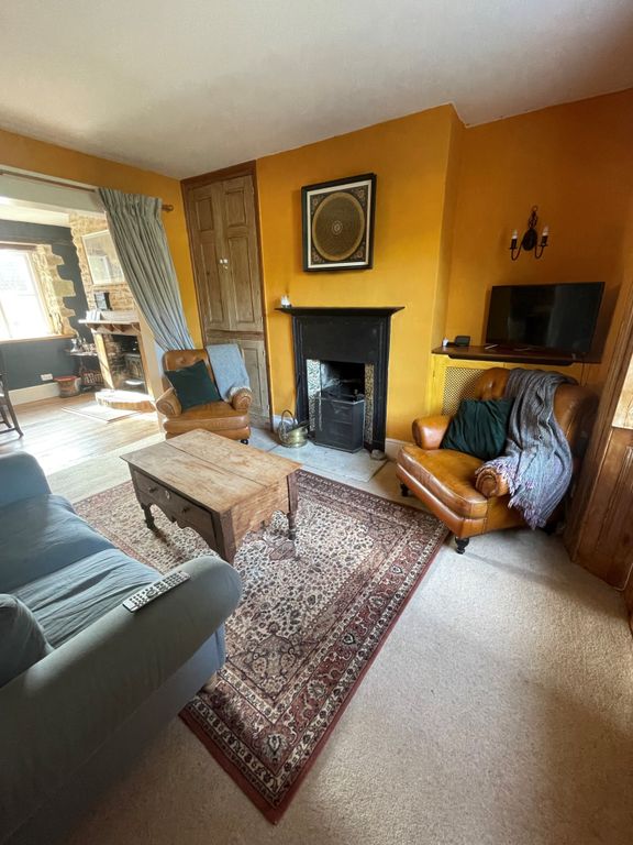 Property photo 3 of 26 Lounge