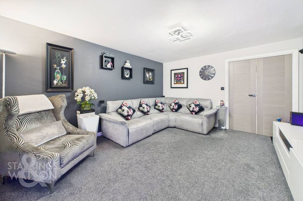 Property photo 2 of 26