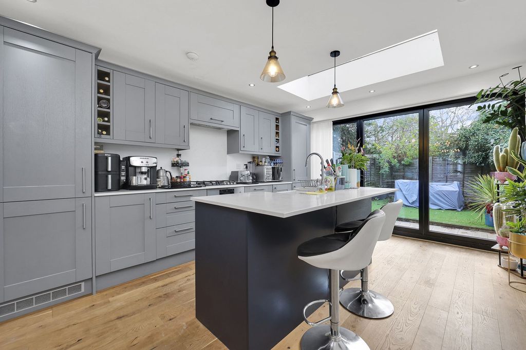 Property photo 1 of 28