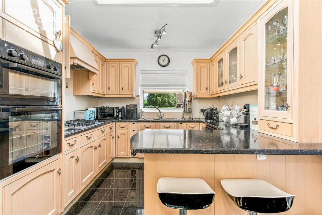 Property photo 3 of 38 Kitchen