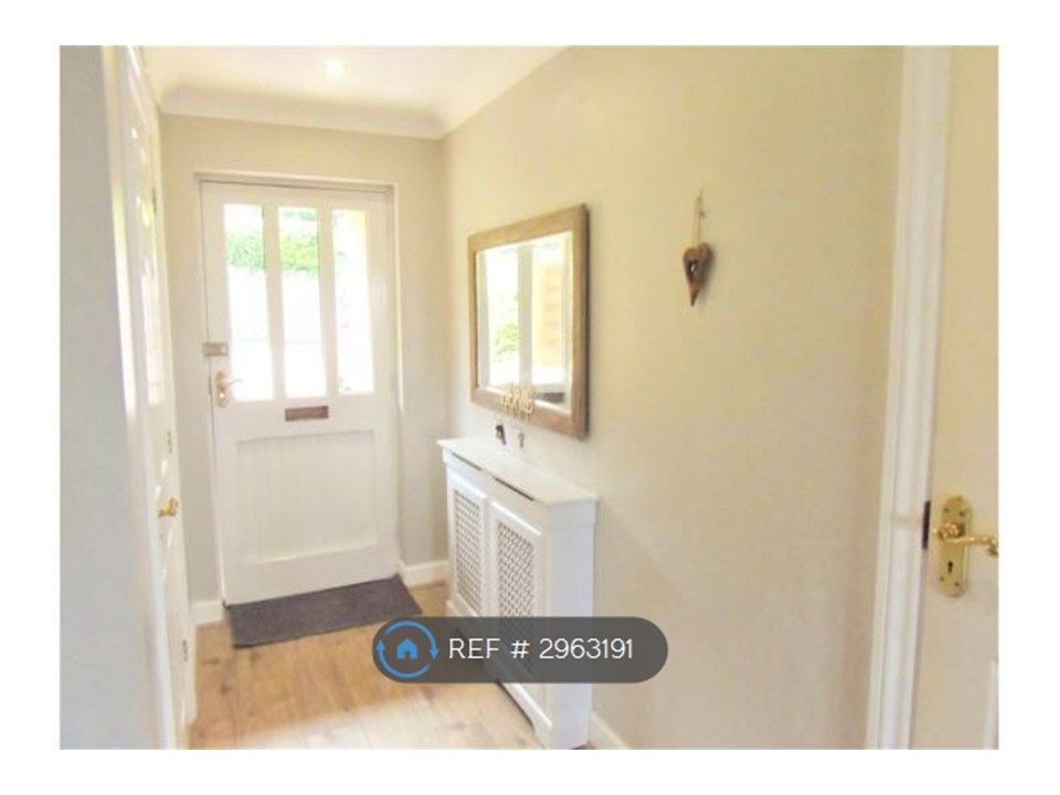 Property photo 2 of 23 Entrance Hall
