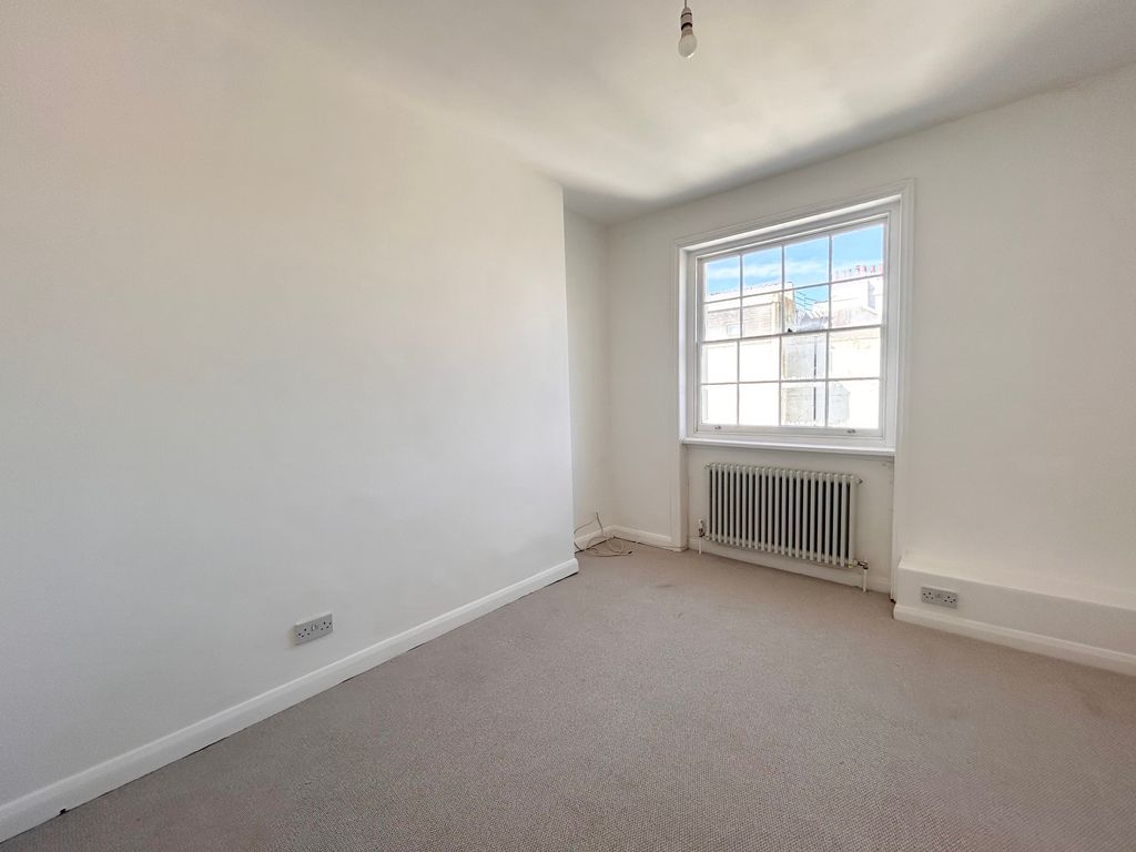 Property photo 2 of 10 Living Room