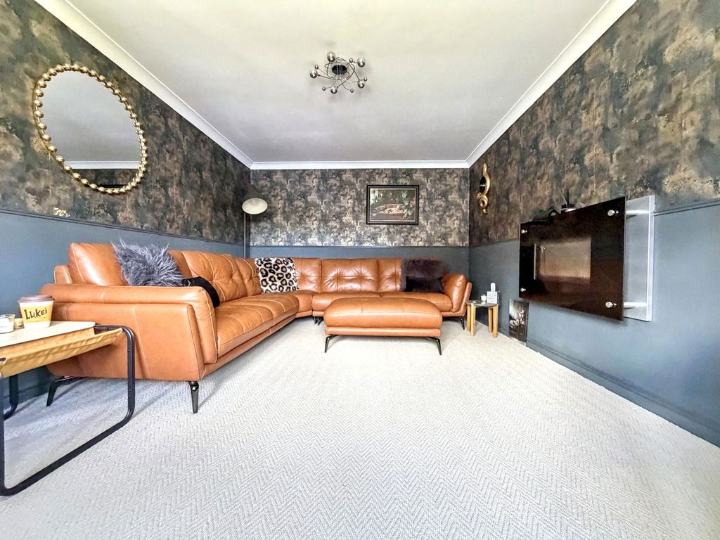 Property photo 2 of 32