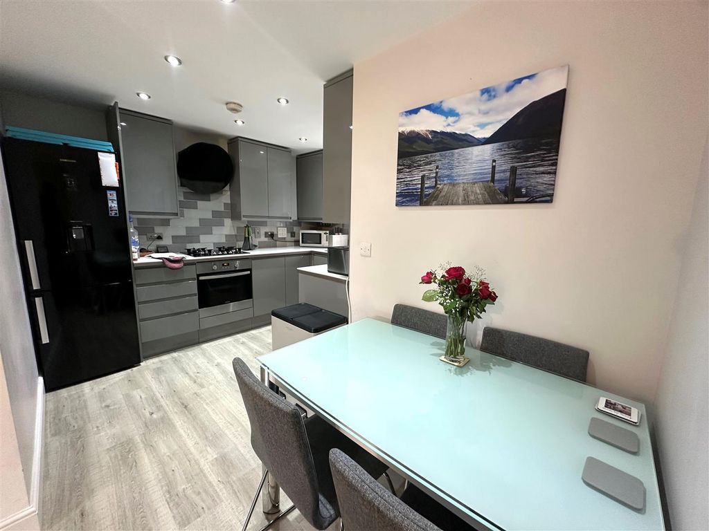 Property photo 3 of 9 Coopers Estate Agents