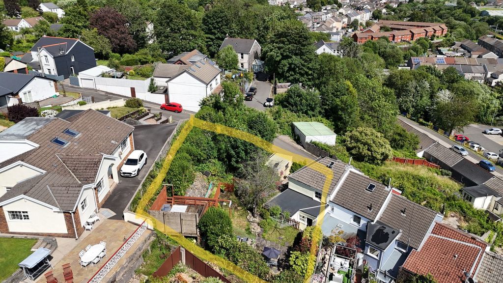 Property photo 1 of 28