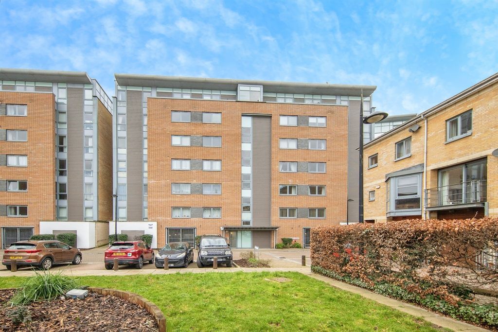 Property photo 1 of 16