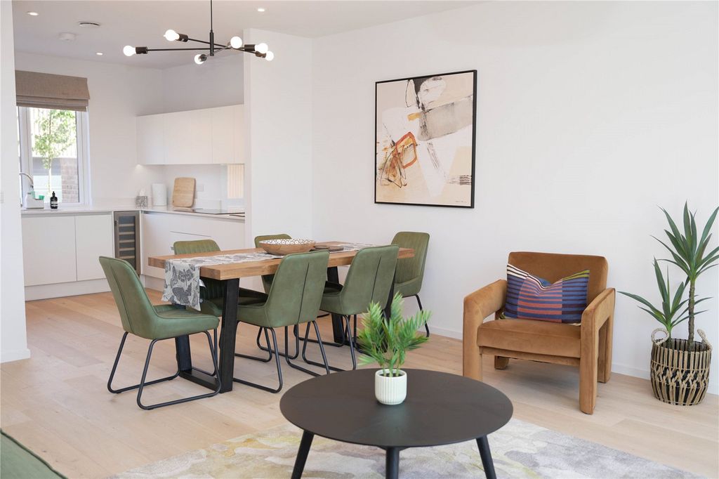 Property photo 3 of 17 Show Home