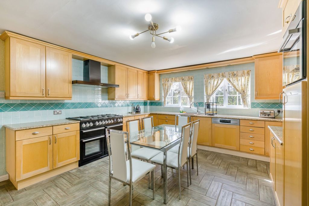 Additional image 4 of 4 bed detached house for salePotters Heights Close, Pinner HA5