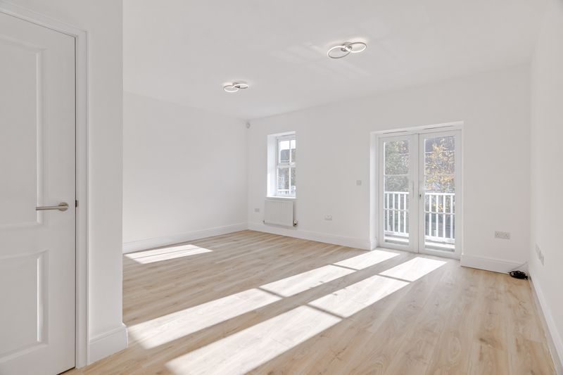 Property photo 2 of 39 Ivy Gate