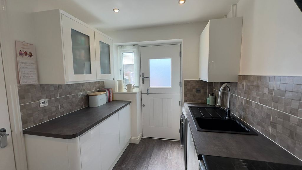 Property photo 2 of 36