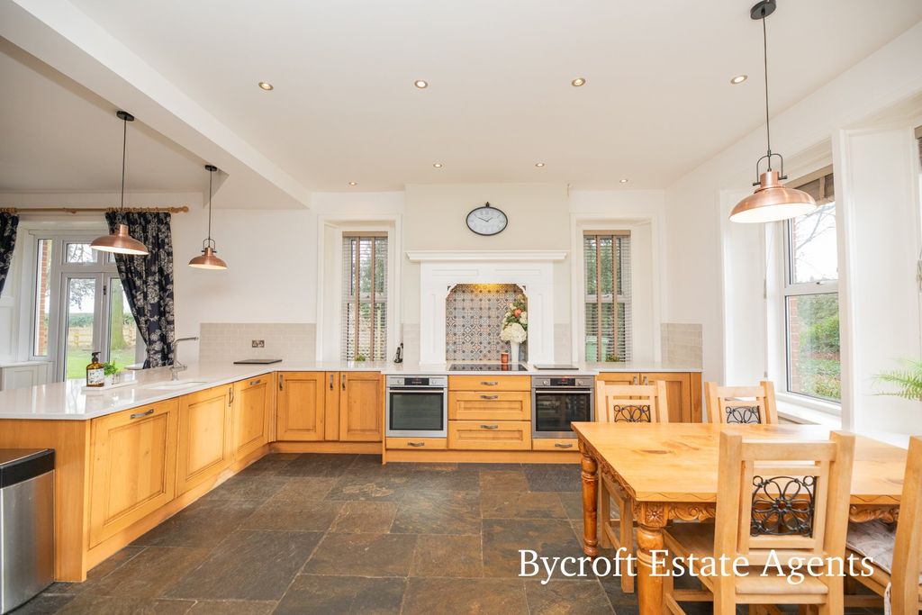 Property photo 3 of 33