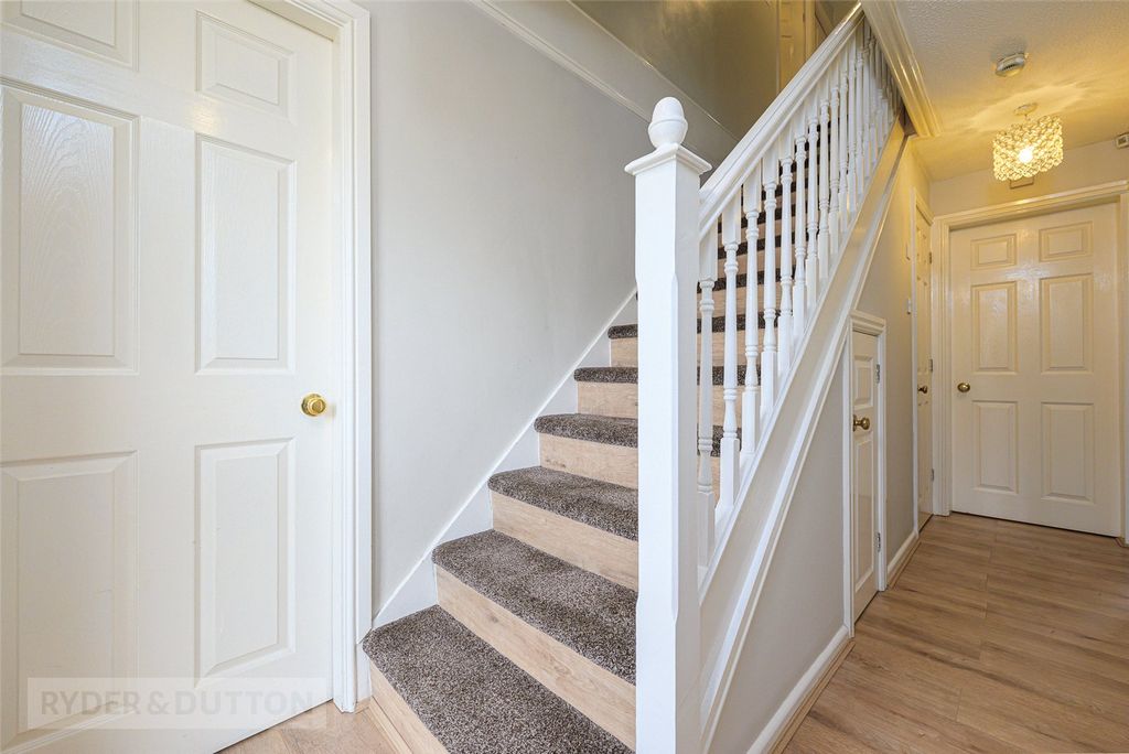 Property photo 3 of 20 Entrance Hallway