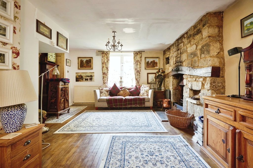 Property photo 2 of 18