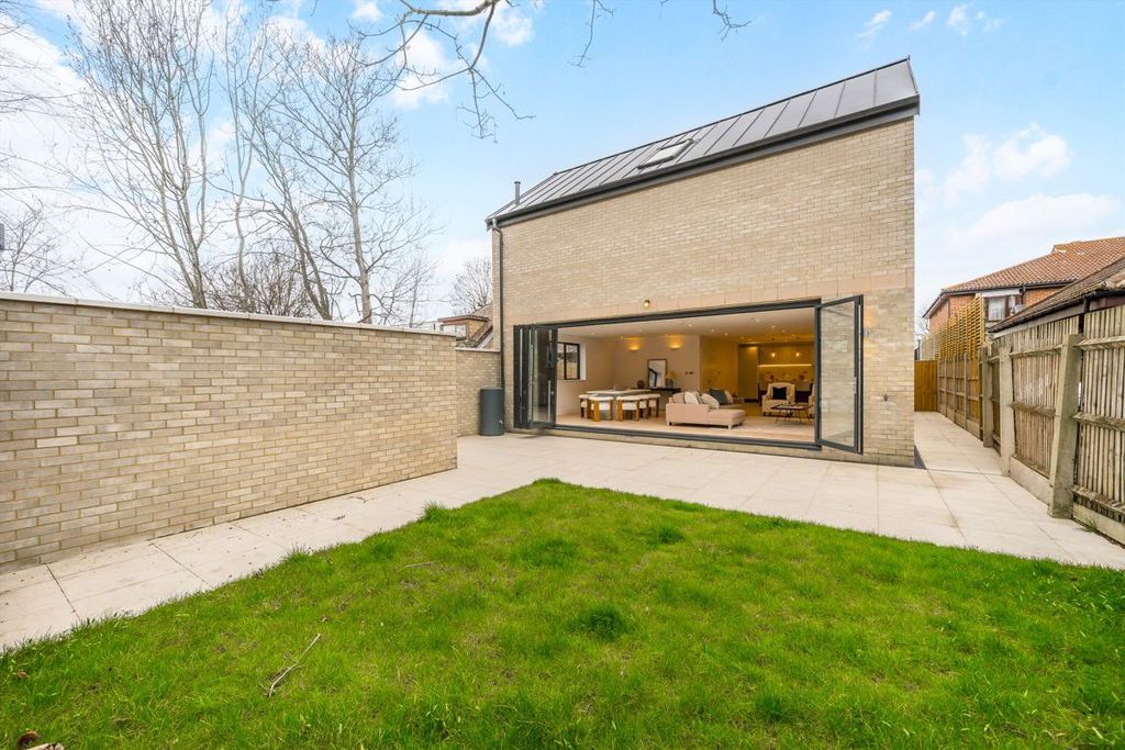 Property photo 3 of 16