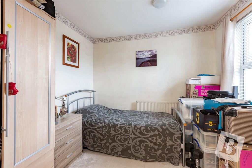 Property photo 3 of 18 Bedroom