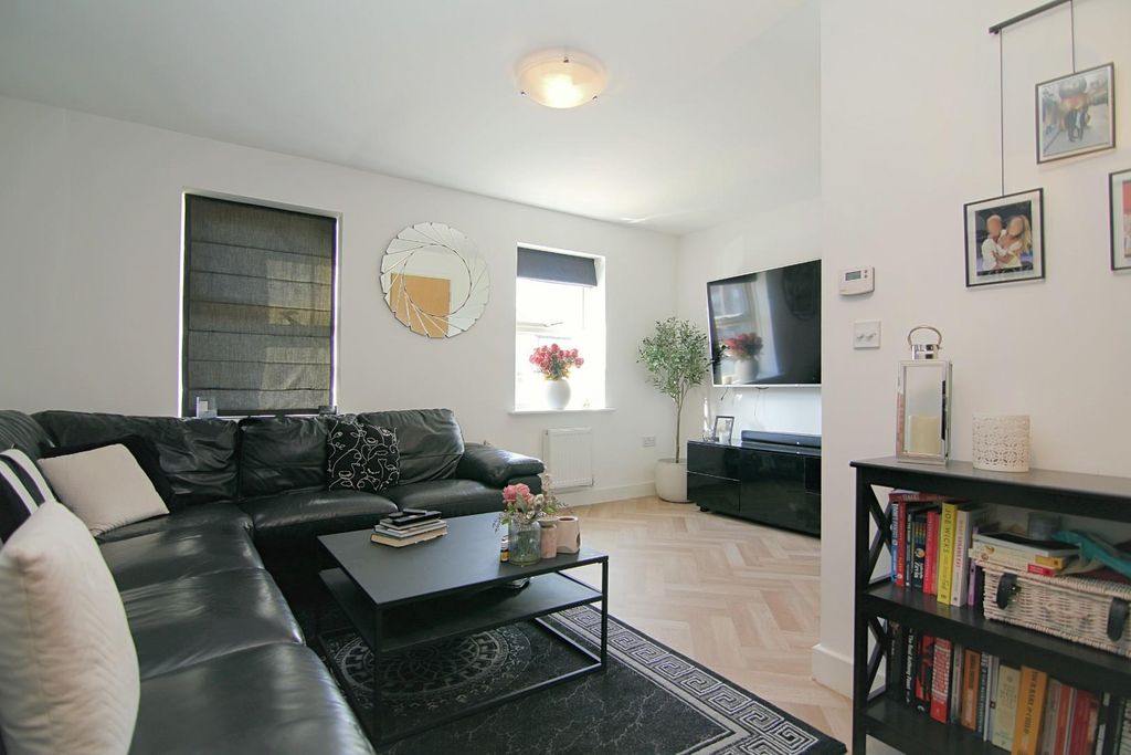 Property photo 2 of 22 Living Room