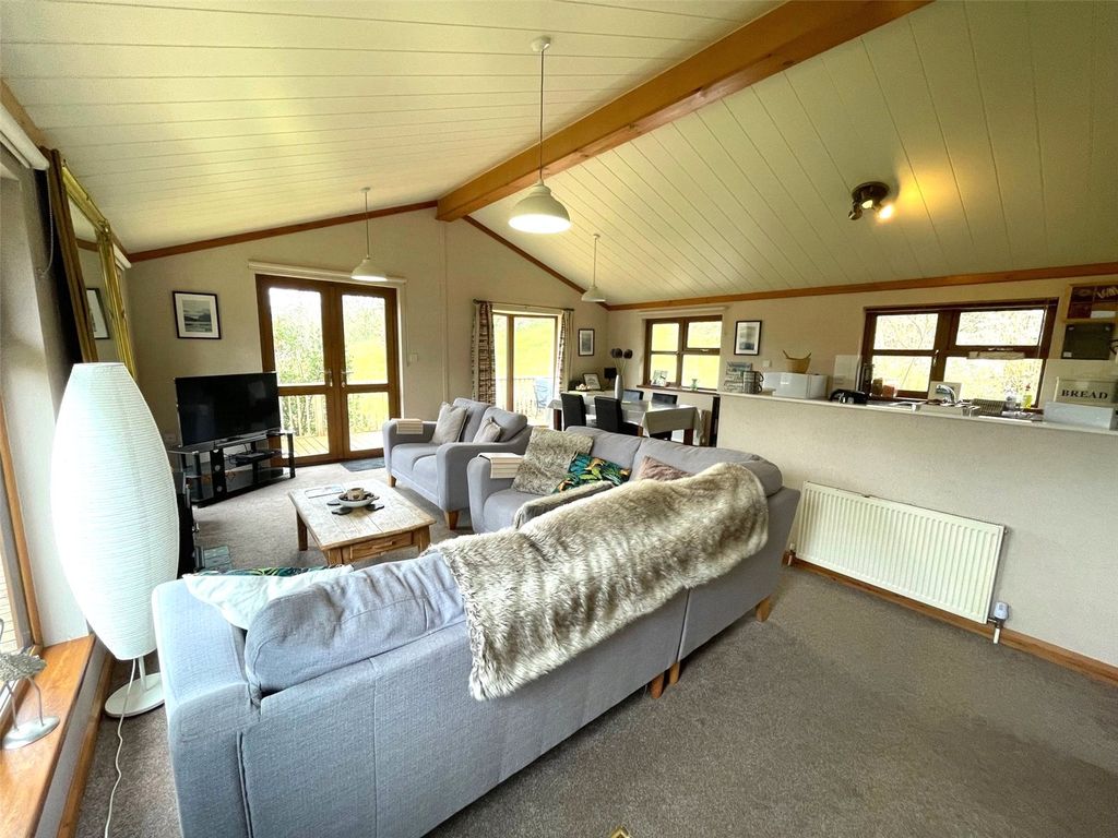 Property photo 2 of 17 Picture No. 02