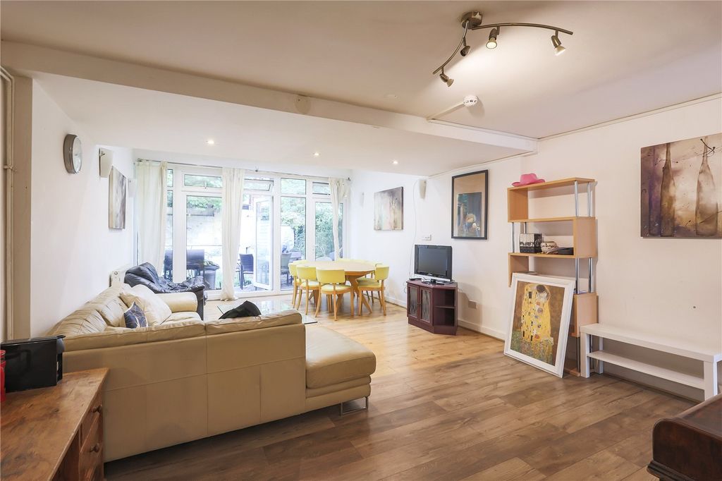 Property photo 2 of 18 Picture No. 32