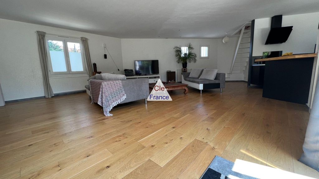 Property photo 3 of 11