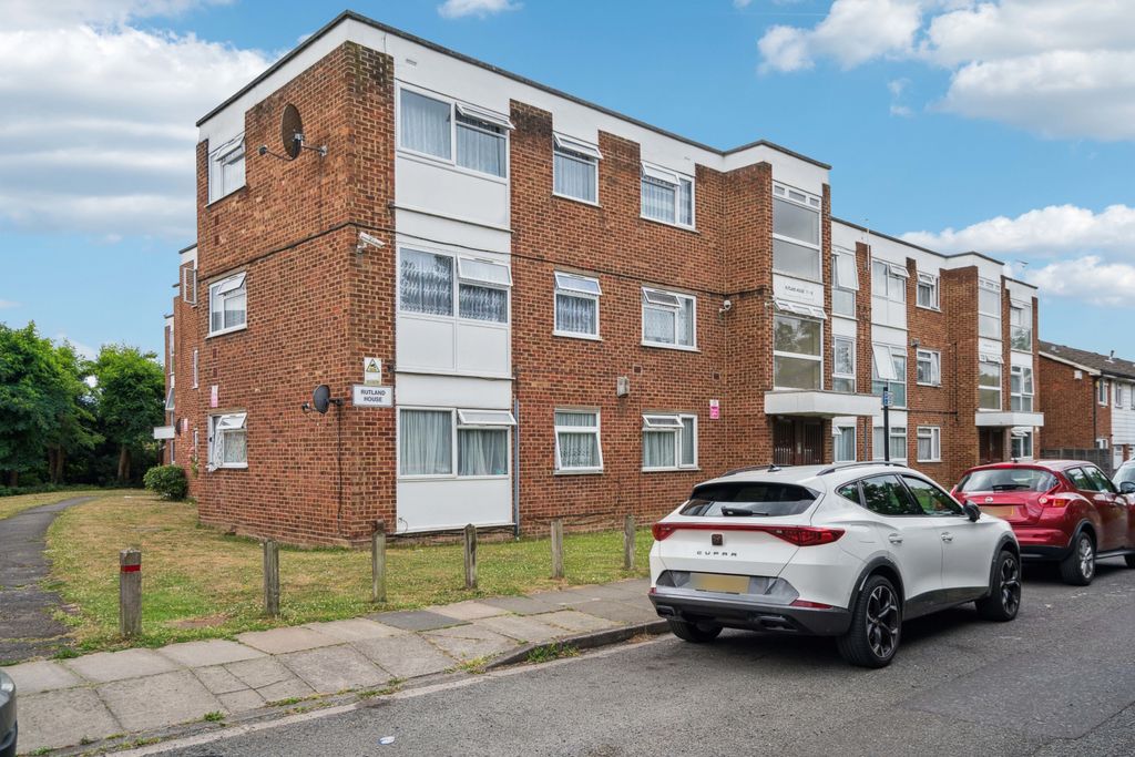 Property photo 1 of 12 Purpose-Built, Chain-Free Two-Bedroom Second-Floor Flat Located In Northolt