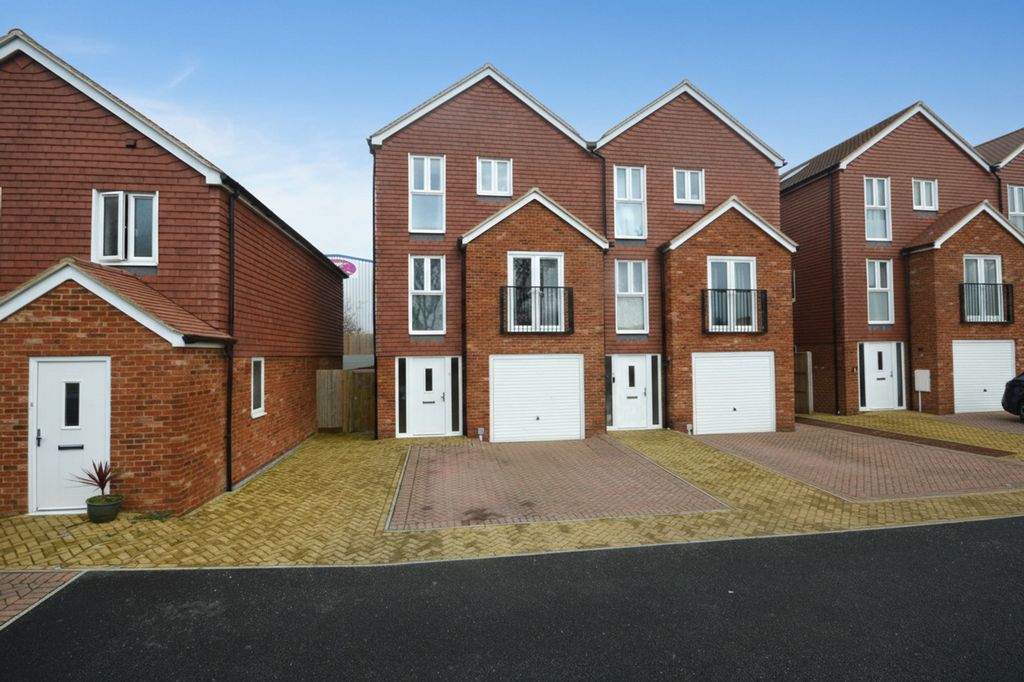 Property photo 1 of 24