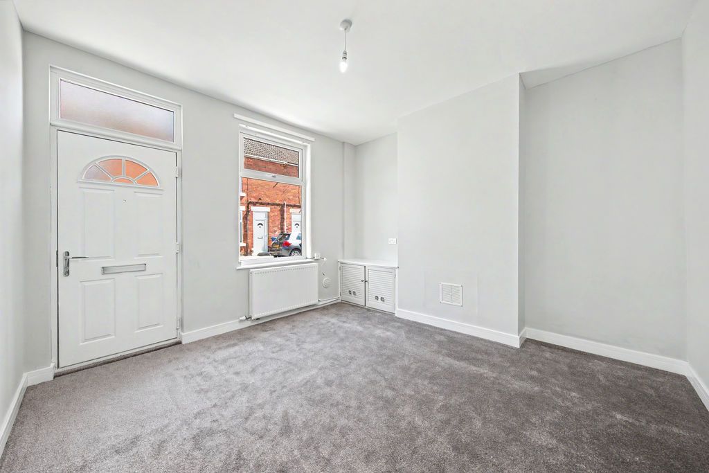 Property photo 3 of 20 Living Room