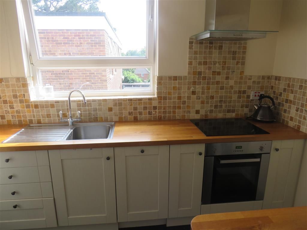 Property photo 3 of 9 Kitchen