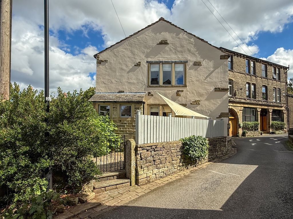 Property photo 2 of 32