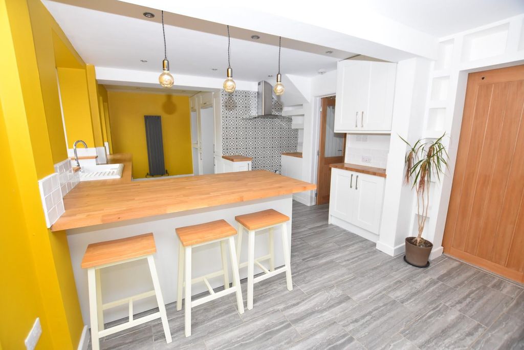 Property photo 2 of 18 Kitchen.Jpg