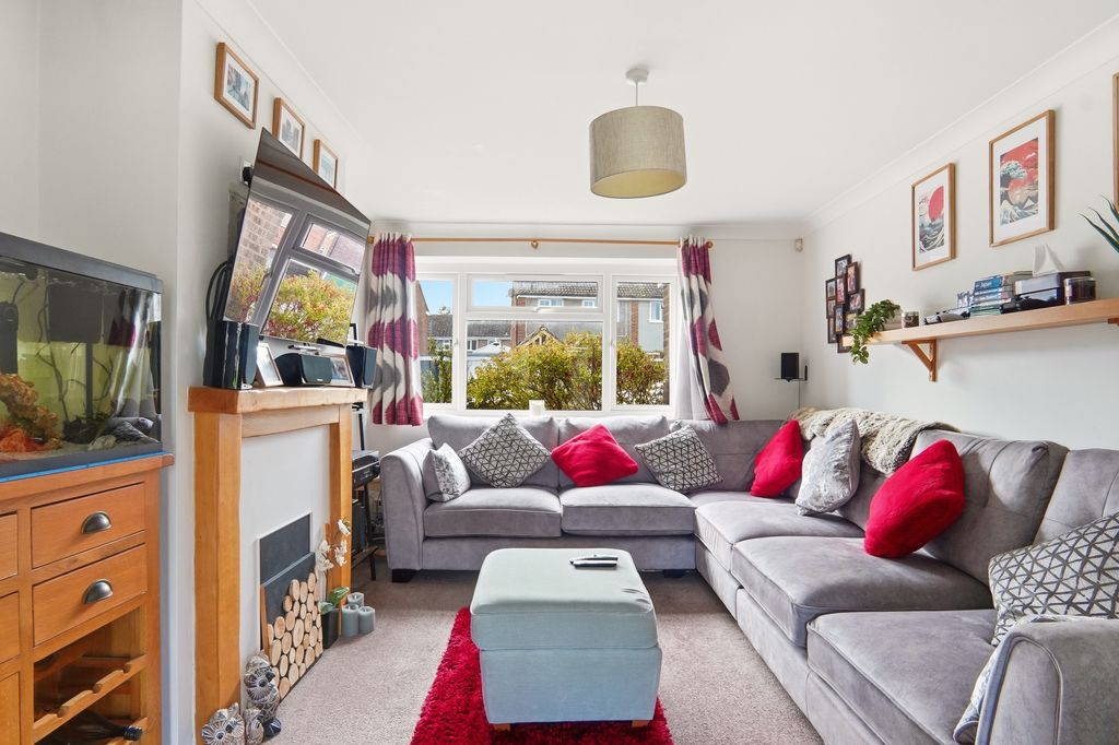 Property photo 2 of 13 Oakengrove008