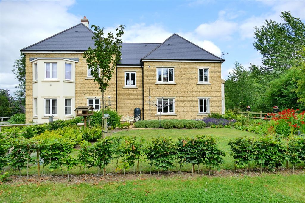 Property photo 2 of 24 The Apartment