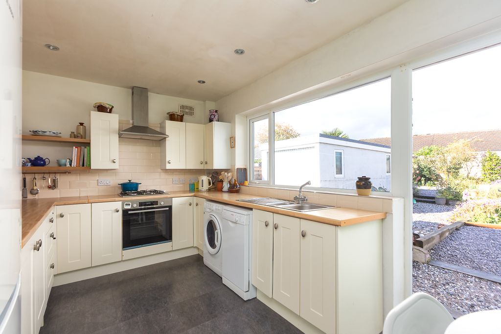 Property photo 2 of 16 Kitchen