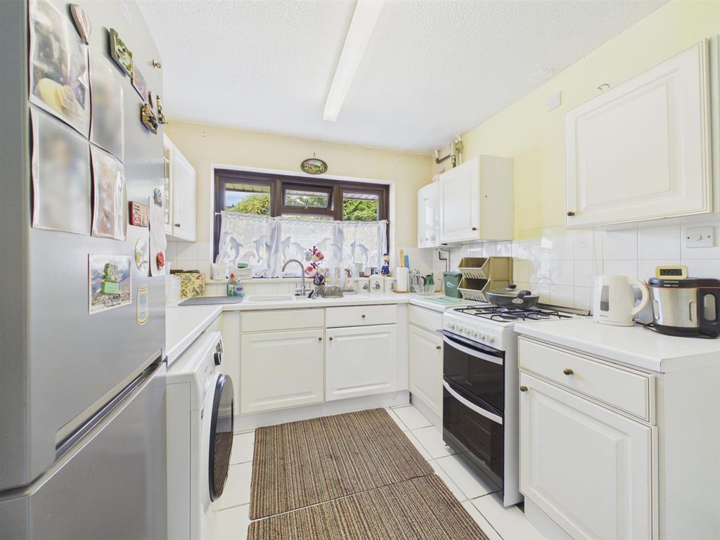 Property photo 3 of 13 Kitchen